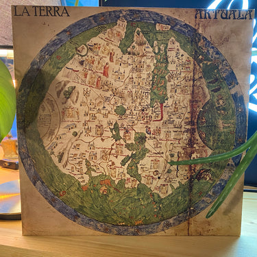 AKTUALA <br> LA TERRA