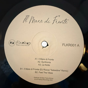 IL MARE DI FRONTE <br> IL MARE DI FRONTE